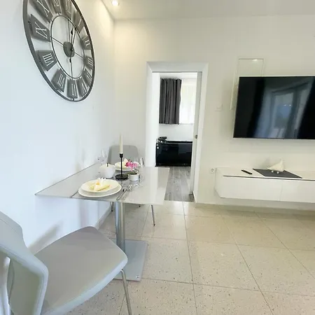 Holiday home With Bubble Bath , Sauna And Sea View