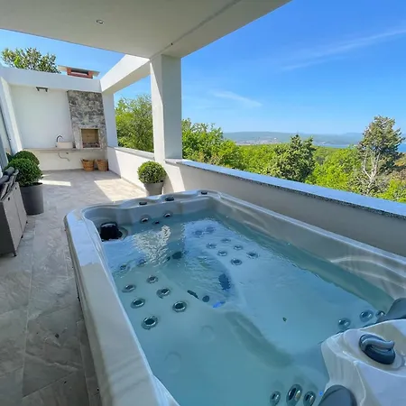 With Bubble Bath , Sauna And Sea View *