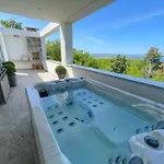 With Bubble Bath , Sauna And Sea View *