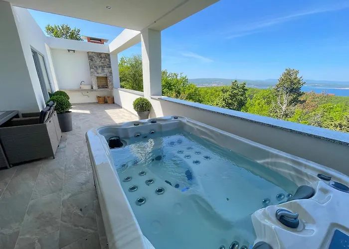 With Bubble Bath , Sauna And Sea View *