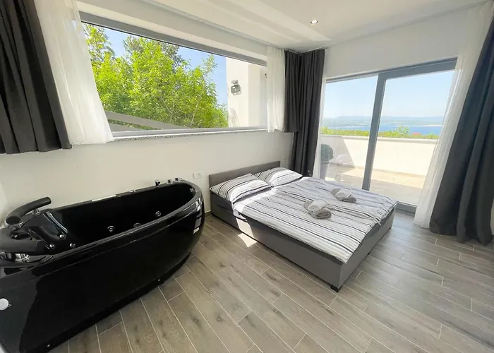 With Bubble Bath , Sauna And Sea View 別荘 ツリクヴェニツァ