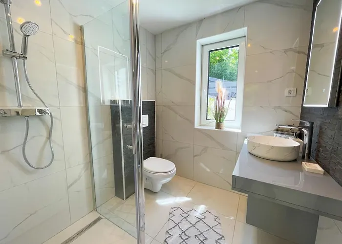 With Bubble Bath , Sauna And Sea View ツリクヴェニツァ